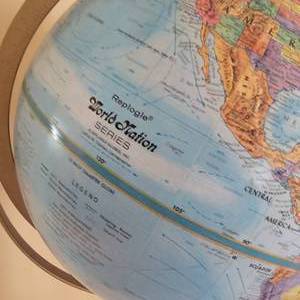 lot 44 image: Replogle World Nation Series Globe on Stand