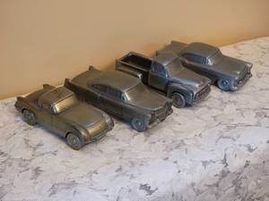 lot 116 image: Banthrico Coin Bank Cars  b