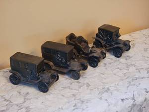 lot 119 image: Banthrico Coin Bank Cars  d