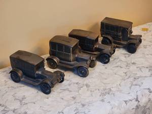 lot 118 image: Banthrico Coin Bank Cars  e