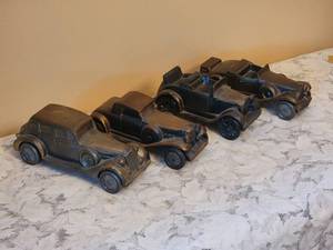 lot 120 image: Banthrico Coin Bank Cars  f