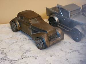 lot 121 image: Banthrico Coin Bank Cars  g