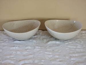 lot 54 image: Red Wing Bob White Large Serving Bowls, 2