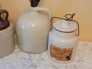 lot 59 image: Antique Brown and White Stoneware Moonshine Jug   Crock Collection  31
