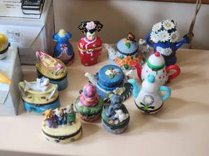 lot 98 image: Huge Collection of Trinket Boxes