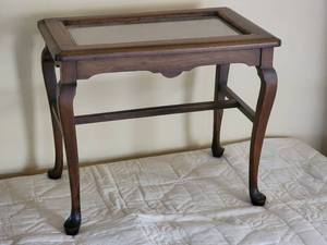 lot 38 image: Queen Ann Glass Top Frame Side Table