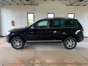 lot 107 image: 2010 Volkswagen Touareg TDI Sport