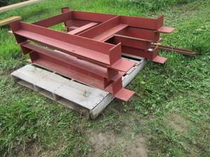 lot 9 image: Pallet of angle iron supports and r...