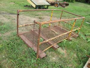 lot 12 image: Safety railed platform with wide an...