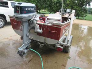 lot 1 image: 1987 Lund 14 Foot Fishing Boat on Shoreliner Trailer