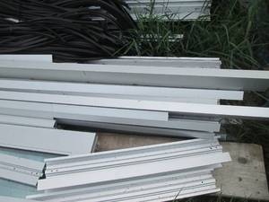 lot 18 image: Disassembled 9 tall aluminum offic...