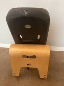 MSRP $3000&nbspSpecial Tomato Soft-Touch Sitter w Mobile Base &amp 8 Point Harness - Size 5 - Good Condition With&nbsp Wear On Back Side Of Seat&nbsp See Pictures