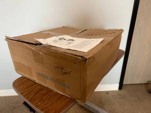 MSRP $300 NEW Open Box Medical Grade Heavy Duty Square Foot Spring Loaded&nbspLid Laundry Hamper Stand - Steel Prop Can Be Used To Keep Lid Open&nbspDesigned for hands free usage&nbspFor transporting laundry or waste...