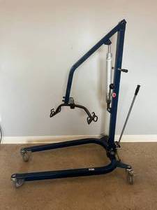 MSRP $800 Graham-Field Lumex&nbspManual Patient Lift (Hydraulic) With 6 Point Cradle 400lb Capacity With Brand New Sling - Excellent Working Condition