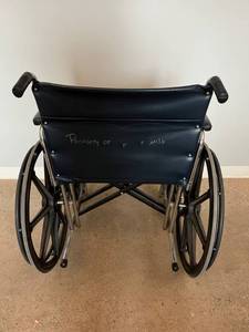 MSRP $400 Medline Excel Bariatric Wide Wheelchair with Removable Desk-Length Arms 22 Inch Width Seat Like New Condition