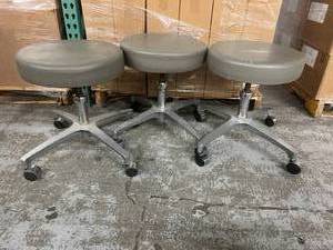 Lot of 3 Midmark Work Industrial Doctor Dental Exam Height Adjusting Spin Top Stools - Great Condition