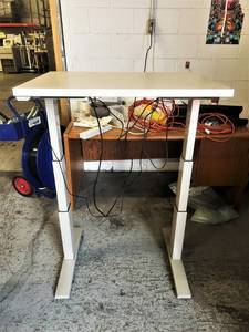 MSRP $2200 High Quality Herman Miller Electric Sit To Stand Power Lift Desk Very Quiet - Excellent Working Condition