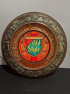 lot 13 image: Vintage Heilmans OLD STYLE Prestige Institutional Display Neon BeerBar Sign in Good Working Condition