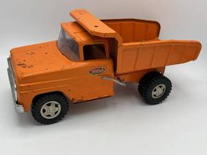 lot 43 image: Vintage 1960s TONKA Orange Metal Dump Truck
