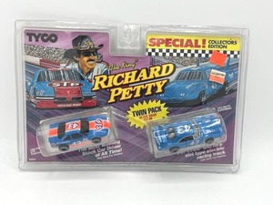 lot 52 image: RARE 1992 Tyco Richard Petty Special Collectors Edition Twin Pack Slot Cars (Sealed)