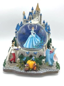 lot 79 image: Disney Cinderella A Dream is a Wish Your Heart Makes Disney Theme Park Musical Snow Globe