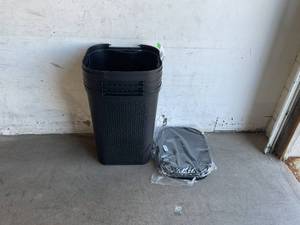 lot 107 image: LOT OF 5 Mind Reader Black Laundry Hampers