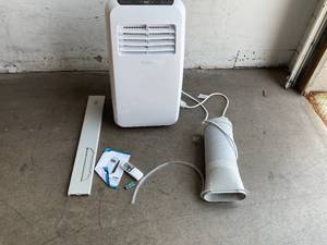 lot 213 image: SereneLife 3-in-1 Portable 8,000 BTU White Air Conditioner with Built-in Dehumidifier Function