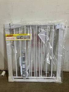 lot 200 image: Cumbor Moms Choice Awards Winner 29.7-40.6 inch Baby Gate