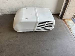lot 5 image: Coleman Mach 3 Plus Artic White Air Conditioner