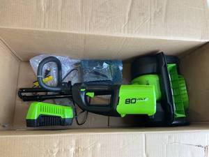 lot 32 image: Greenworks 80V12 Brushless Cordless Snow Shovel with 2.0Ah Battery and Charger
