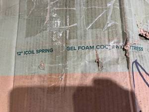 lot 77 image: ZINUS 12 Inch Green Tea Cooling Gel Memory Foam Hybrid Pocket Innersprings Queen Size Mattress