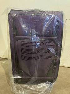 lot 91 image: U.S. Traveler Aviron Bay Purple 30 inch Expandable Softside Suitcase with Spinner Wheels