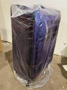 lot 92 image: U.S. Traveler Aviron Bay Purple 30 inch Expandable Softside Suitcase with Spinner Wheels