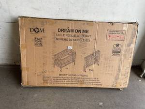 lot 44 image: Dream On Me 2-in-1 Folding Stationary Side Crib in Natural