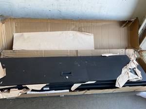 lot 221 image: Vevor Black Metal Lockable Storage Cabinet with 4-Adjustable Shelves
