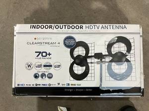 lot 256 image: Antennas Direct Clearstream 4 TV Antenna