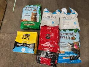 lot 269 image: LOT OF 7 Assorted Bags & Box of Cat Litter and Food