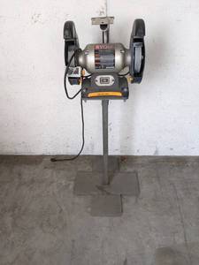 lot 40 image: Ryobi 8 Bench Grinder