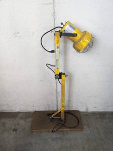 lot 33 image: Fostoria Worklight Model DKL-40VA-ARM