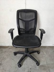 lot 56 image: Adjustable Office Chair