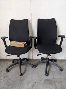 lot 54 image: Set of Two Haworth Adjustable Office Chairs