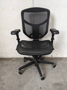 lot 53 image: Adjustable Office Chair