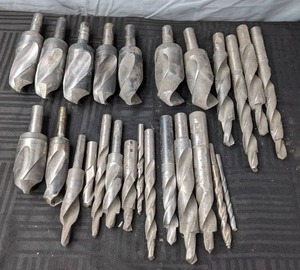lot 30 image: Assortment of 25 Various Twist Drill Bits