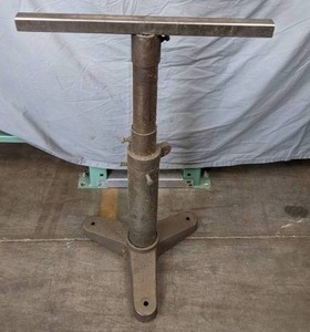 lot 64B image: Vertical 34.25 Metal Support Stand