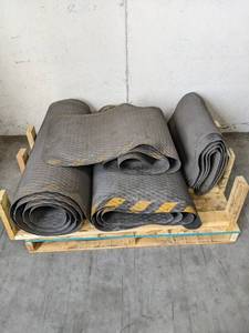 lot 98 image: Set of 4 Shop Rugs  Mats in Various Sizes