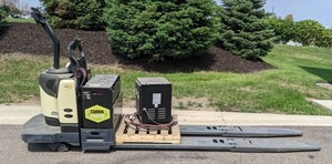 lot 14 image: Crown PE 4500-80 8,000 lb. Rider Electric Pallet Jack with Charging Unit