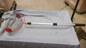 Extendable rolling picker upper