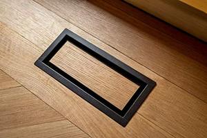 lot 85 image: Aria Lite 4 x 10 Minimalist Vent Cover