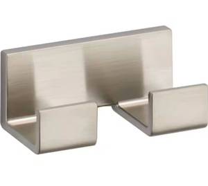 lot 106 image: Delta - Vero Double Towel Hook in Brilliance Stainless