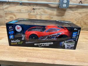 lot 22 image: MAISTO TECH RC Street Series Express Lane